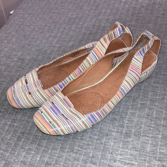 Gentle Souls It’s So Fun Multicolor Low Wedge Striped 7.5 Comfort Woven style - Picture 2 of 4